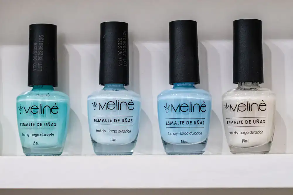 Cuenco de cerámica artesanal grande con esmalte blanco